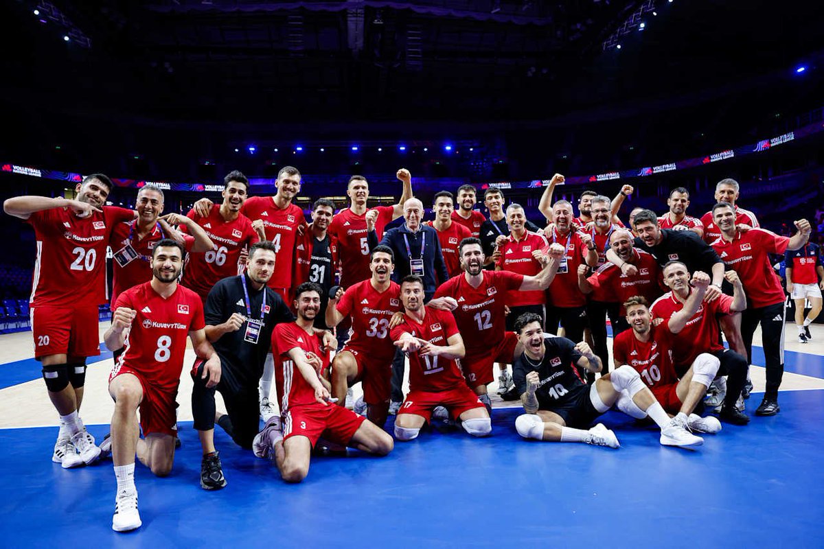 er_volley's tweet photo. 🤩 FİLENİN EFELERİ ÇEYREK FİNAL’DE SAHAYA ÇIKIYOR! 

Voleybol Milletler Ligi
Türkiye 🇹🇷 🆚 Slovenya 🇸🇮 
⏰ 10.00
📺 TRT Spor  |  S Sport
#FileninEfeleri #VNL2026 https://t.co/KmNiv9NCQM