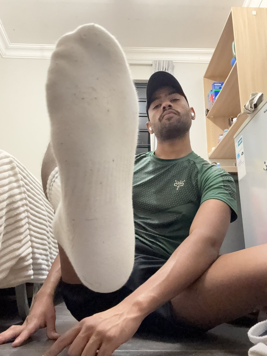 MASTERJOCK11's tweet photo. on whose f*g face can i rub these sweaty gym socks on? https://t.co/gpX6mML0fd
