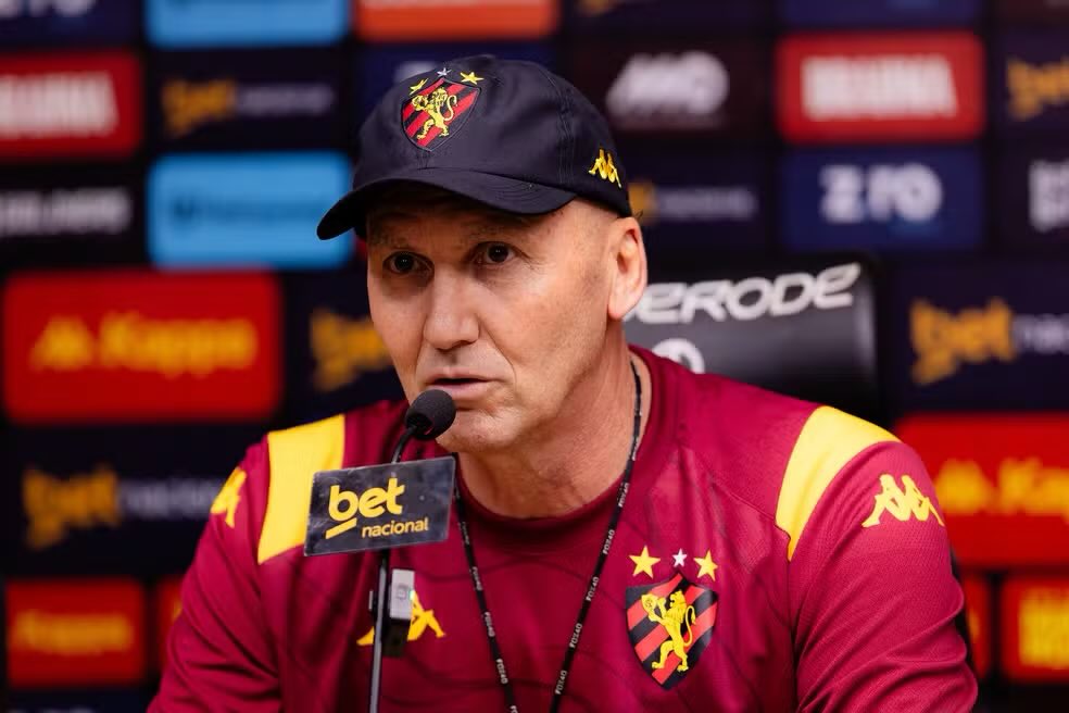 reporterantonio's tweet photo. 🔴⚫️🦁| Conversei há pouco com membros da diretoria do @sportrecife e o posicionamento de momento é de que não haverá mudanças na gestão de futebol do clube.

Nomes mais citados nas redes sociais, o executivo Ítalo Rodrigues e o técnico Gilmar Dal Pozzo devem seguir no Leão. https://t.co/Wxn7OCwj97