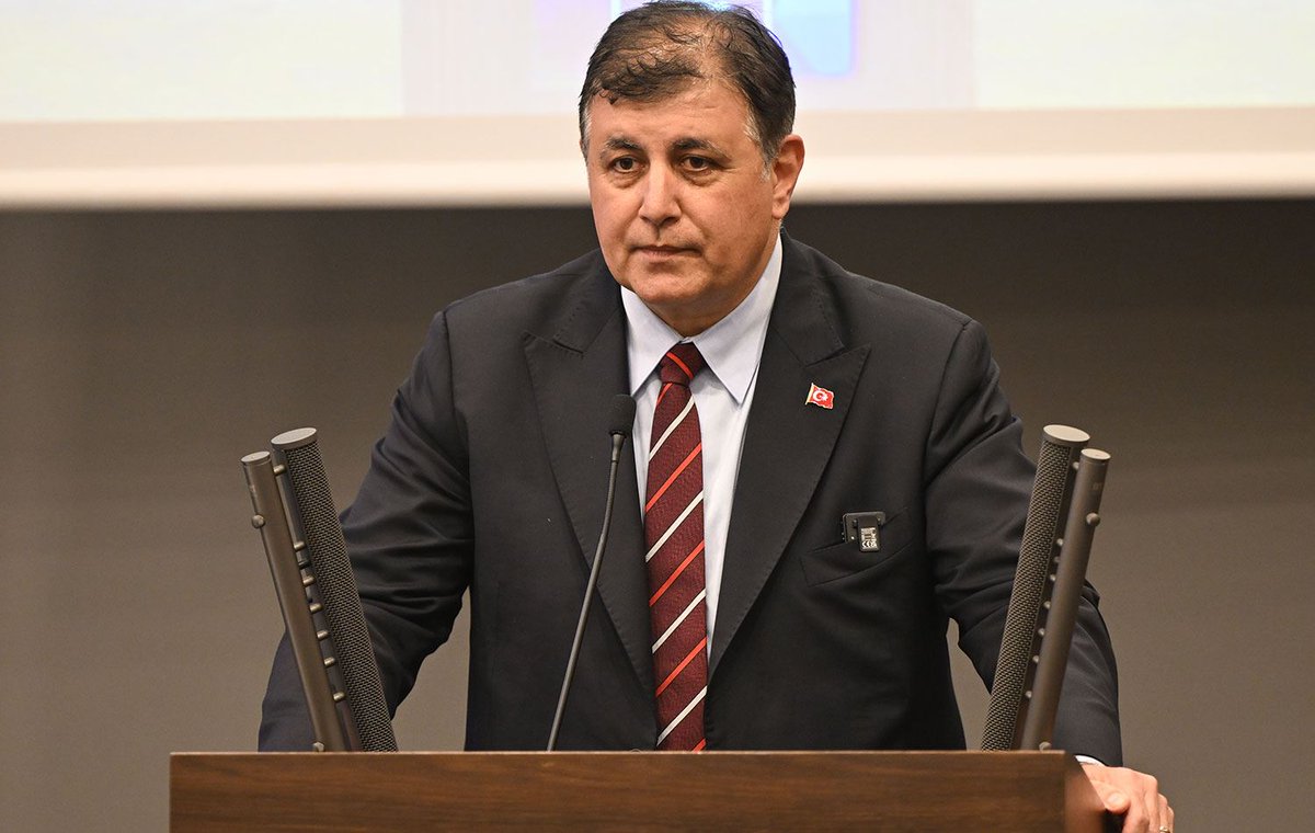 mahfildijital's tweet photo. 🔴 Nevşin Mengü:

İzmir Belediye Başkanı Cemil Tugay, partinin kuruluş yıl dönümü olan 14 Ağustos’ta AK Parti’ye geçecek. https://t.co/sZVXVfYuPd
