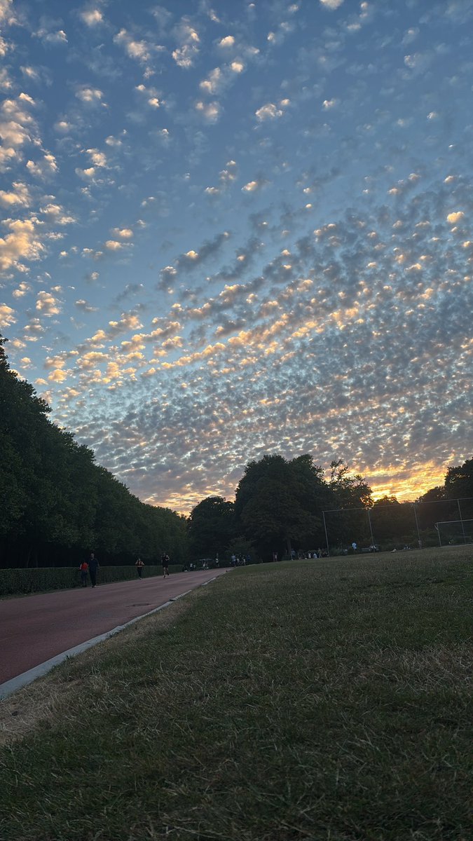 moussa80z's tweet photo. Footing sous ce temps wow https://t.co/lJKPHPGO6B