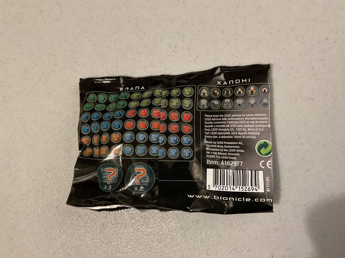 LowResKitty's tweet photo. Bionicle journey update: Krana Kanohi mask packs! 20 of them, all still sealed. I wonder if there's a full set of 6 gold Kanohi masks in here . . . 🤔

The Lego Krana packs I remember were in boxes rather than polybags, but these ones are the European versions. This is Part 4/8. https://t.co/eKHPQUklJX