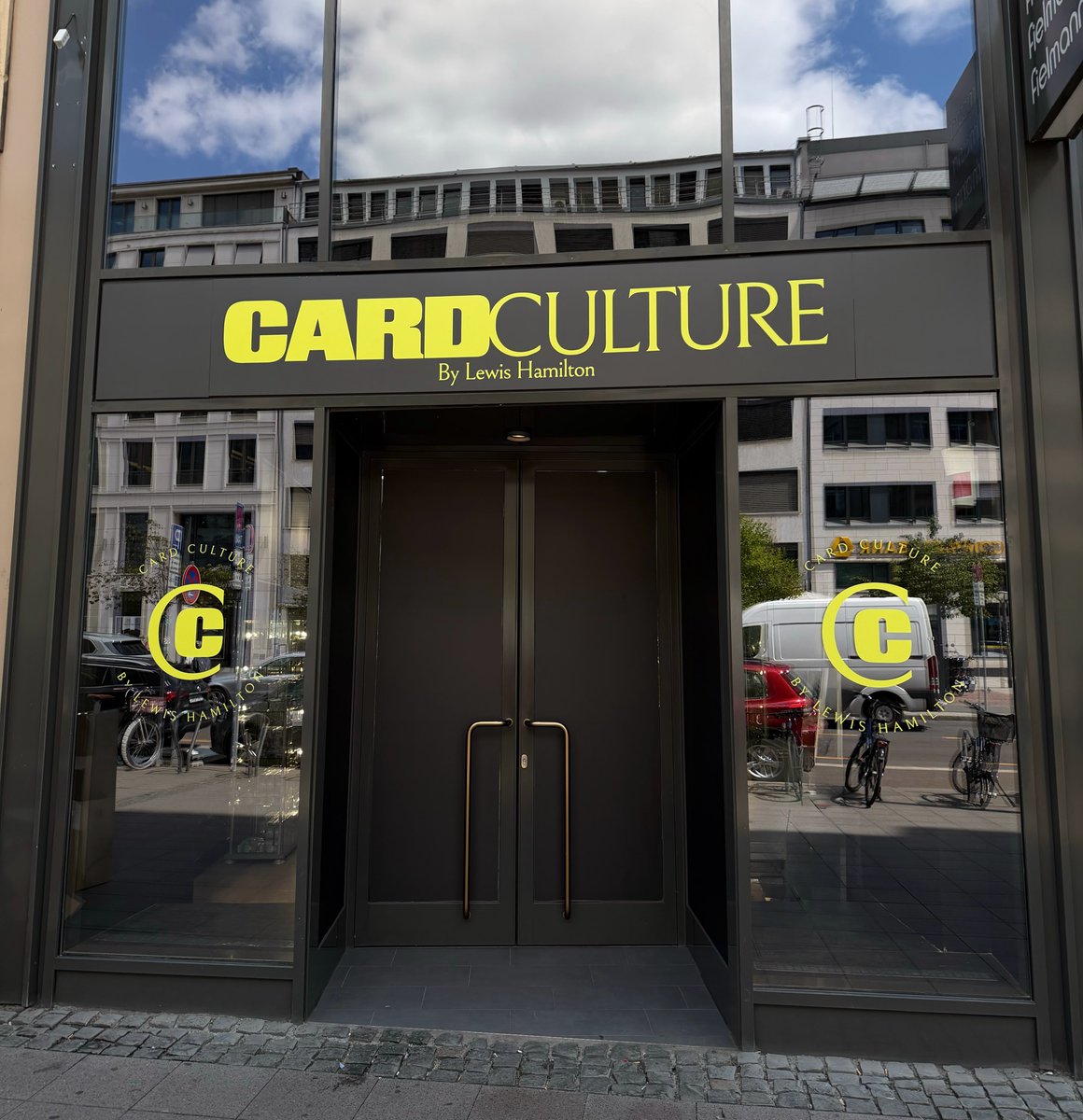 Topps's tweet photo. NEWS: Lewis Hamilton opened a trading card shop in Germany 🔥🇩🇪

"I’ve loved collecting cards since I was a kid... So to now play a role in shaping the future of the category is incredible.”

Lewis plans to open stores in Europe, the Middle East, and Asia in the future 🌎 https://t.co/NoMJr7GaCC