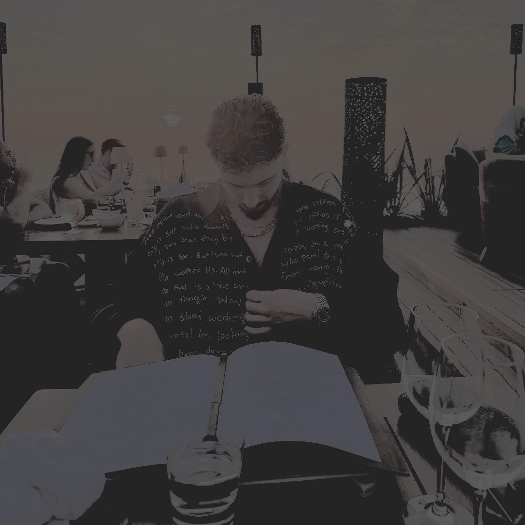furkancmertoglu's tweet photo. ⠀⠀ 
 
yiğit beni bugün evden aldı, yemeğe götürdü, şaraptan sonra kahvemi ödedi, birazdan eve de götürecek. mecbur eve davet edip vereceğiz bu gece. ne zorsun ahir zaman.

 ⠀ https://t.co/jKZYEZi6xT