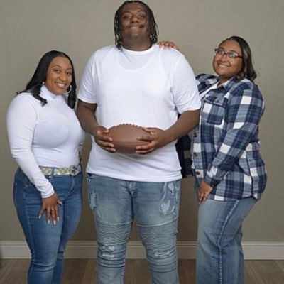 hale_uso2's tweet photo. Family pics this year❤️ https://t.co/hNqxIvBqty