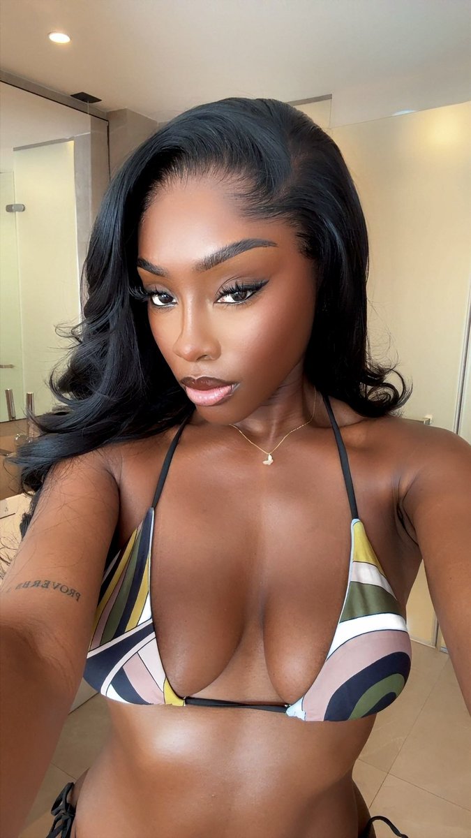 khadijamills's tweet photo. Brown skin for the win 🥇 https://t.co/ijFOW8Wja5
