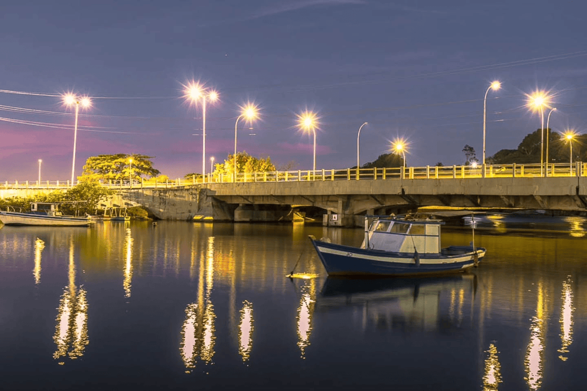 AGazetaES's tweet photo. Entre barcos, reflexos e o brilho da cidade, Vitória revela toda a sua beleza ao anoitecer 🌊💙

📸: https://t.co/J63WFckN1L

#SomosCapixabas #AGazetaES https://t.co/atgHaGGsYu