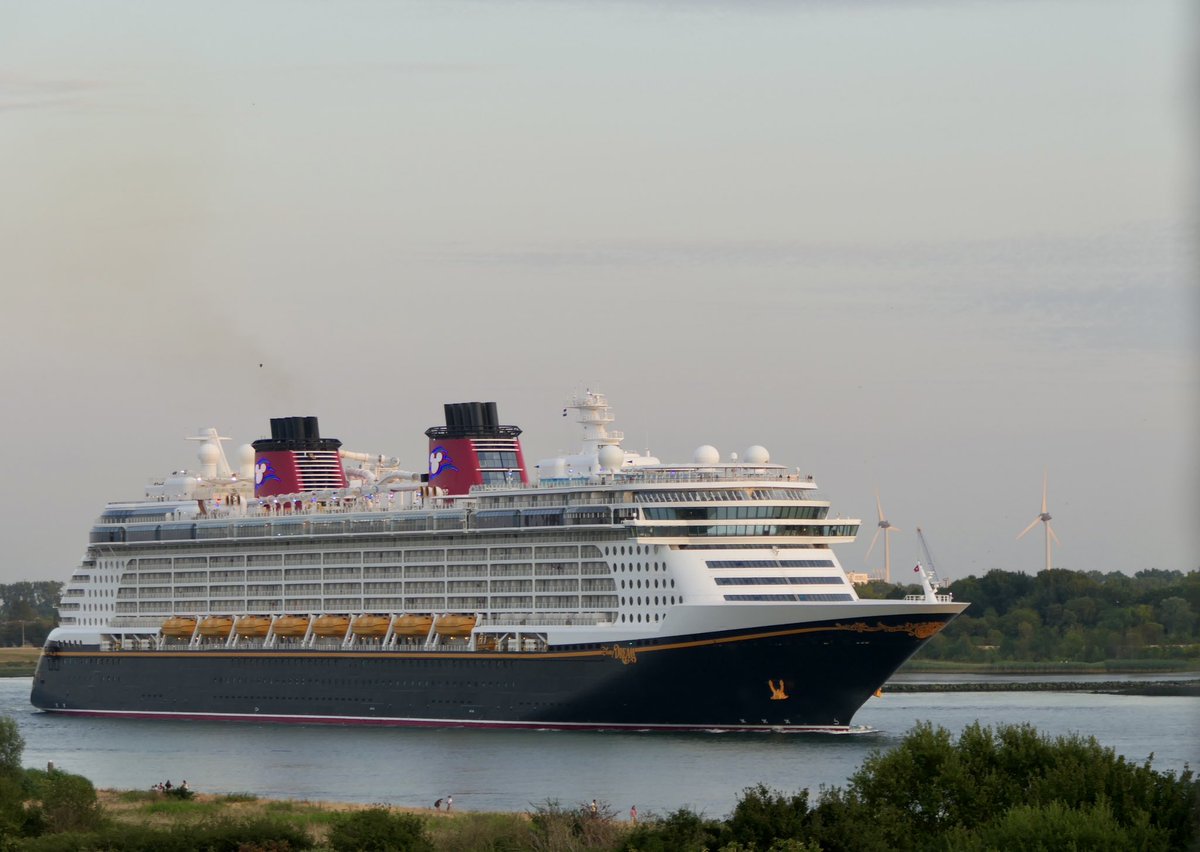 MoonMaassluis's tweet photo. Disney Dream it is …. ♥️👌😍
Van Rotterdam naar Maloy https://t.co/gaPcGpwH8c