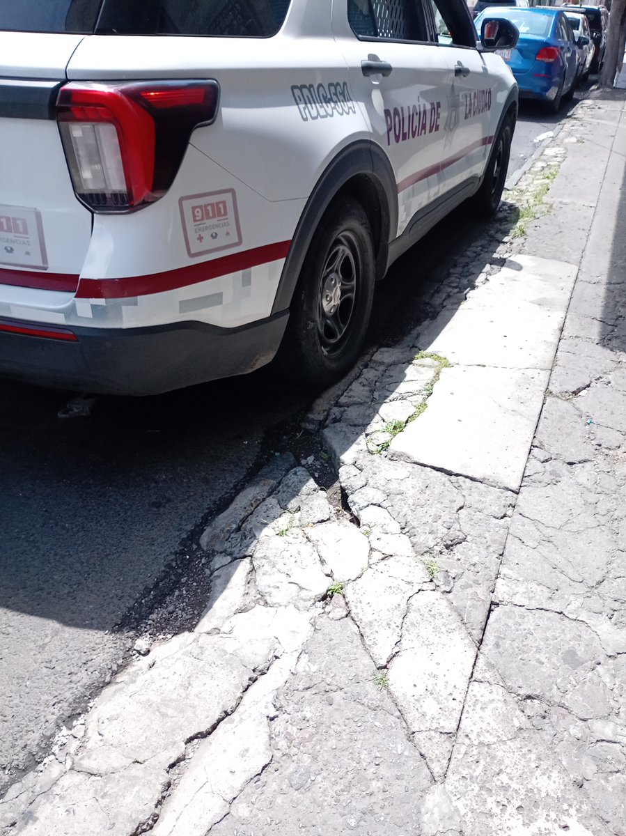 RobertoJose85's tweet photo. @carlosmartinh @SSC_Pue A ver si les dicen que ellos también deben de respetar el parkimetro https://t.co/oQKUqyjv1s