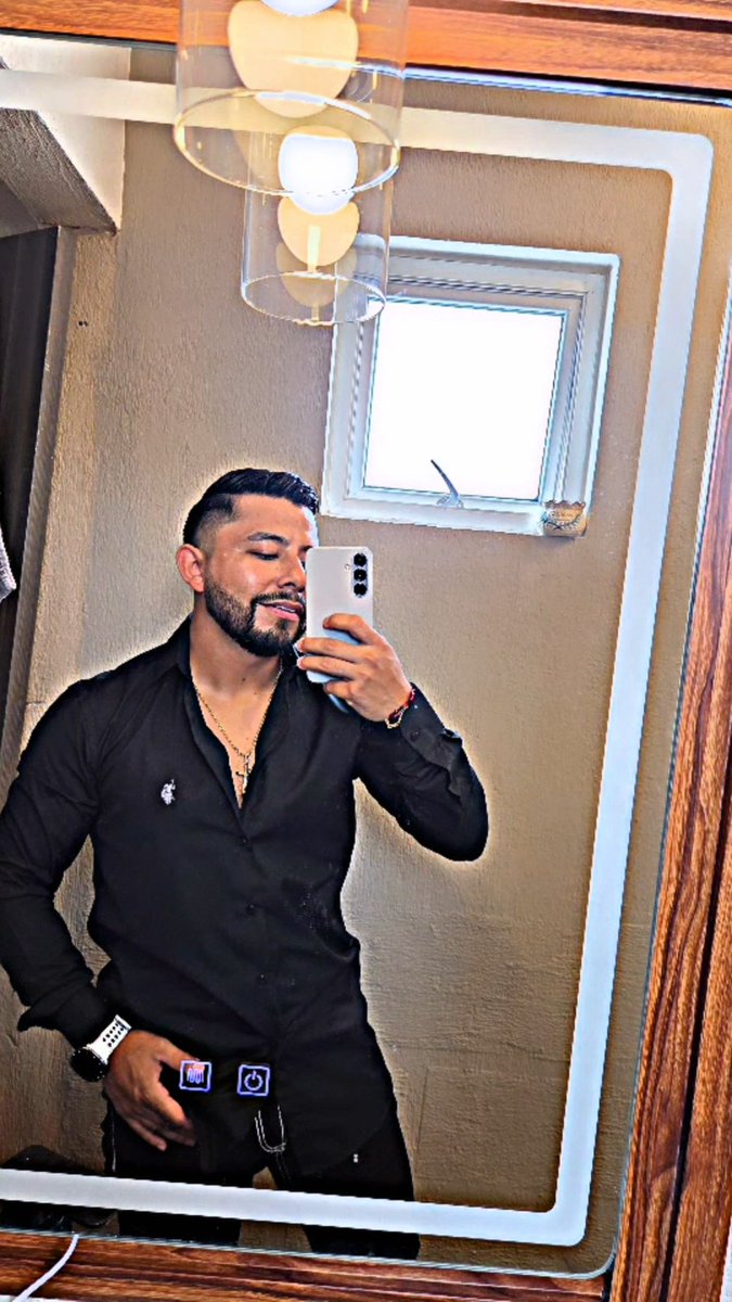 UbaldoMax's tweet photo. Tootal black y chorreando perfume 🍀 https://t.co/2xIEqGmQyW
