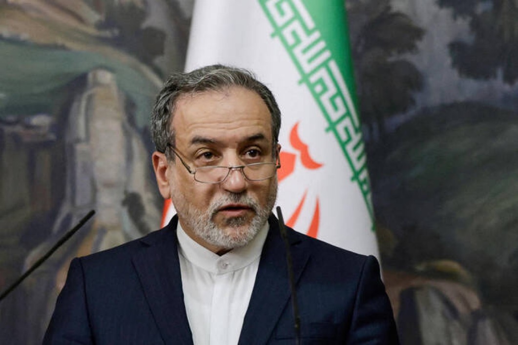 ShaykhSulaiman's tweet photo. BREAKING: UKRAINE REASSURE IRAN THAT THE ATTACK ON THE IRANIAN SHIP WAS UNINTENTIONAL & THEY WILL PAY FOR DAMAGES 

Iran FM Araghchi:

“Was assured by Ukrainian FM that the attack on an Iranian ship was unintentional and Ukraine seeks no escalation. 

Iran does not seek escalation either, but made clear any attack on our citizens or interests is unacceptable. There must be restitution for losses.”
