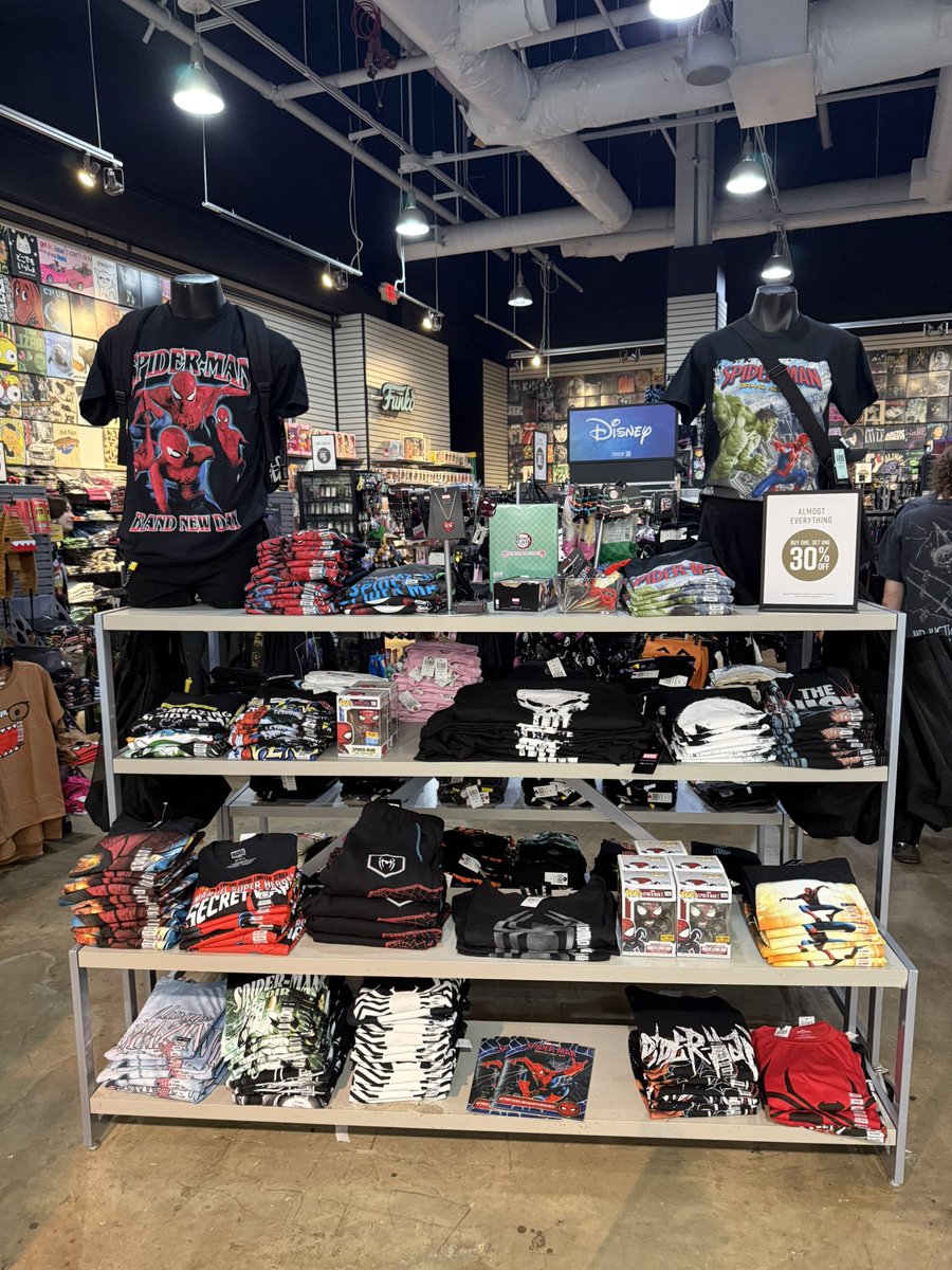 MrFreaki's tweet photo. Ya está preparado el merchandising de Spider-man https://t.co/ZdD2D5EV7Q