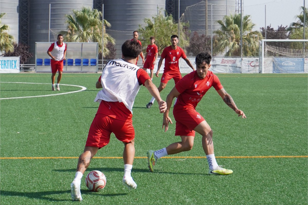 HablemosdelCDDB's tweet photo. ✅ Segundo entrenamiento de la semana completado por el conjunto rojiblanco, que continúa acumulando carga de trabajo y afinando sensaciones.

⚽ La primera prueba llegará este domingo, cuando el Depor dispute su primer partido de pretemporada frente al Castuera. https://t.co/alZWOYcoLL