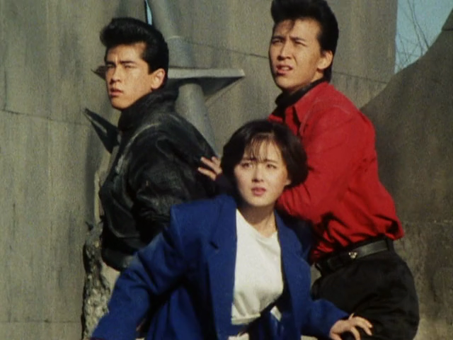 MickeyLD999's tweet photo. J'entame un revisionnage estival de #Liveman et mon dieu, que cette série Super Sentai est captivante! Son ouverture dramatique est d'un efficacité redoutable. L'ambiance parfois horrifique fonctionne à merveille, et les antagonistes dégagent un charisme fou. Un pur régal! 💛❤️💙 https://t.co/TydNoSJ6He