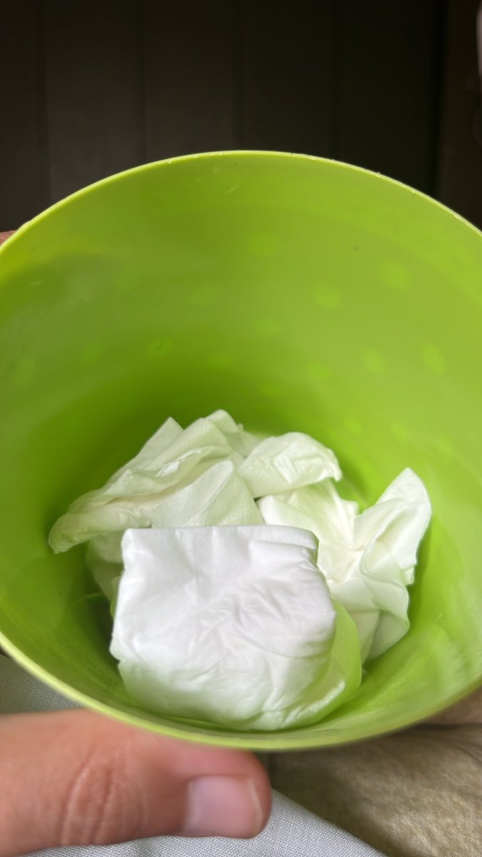 MelissaQueenGod's tweet photo. reward or punishment: take my used tissues https://t.co/WpipJ9eHgp