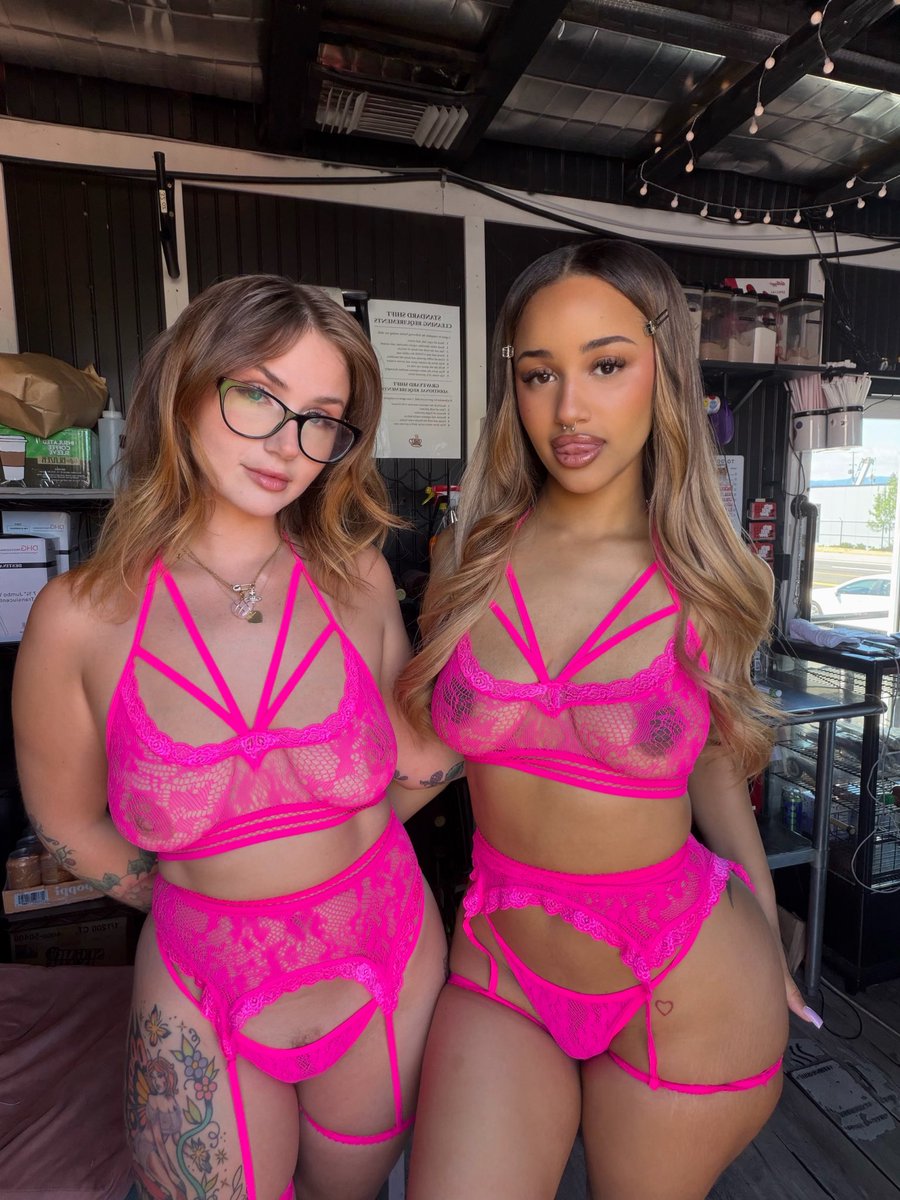 jazlovescoffee's tweet photo. Pink like our 😻😻
🌸👛🎟️🩰💒👙💖
@sundaelovesyou https://t.co/FfOXb2Q5tI