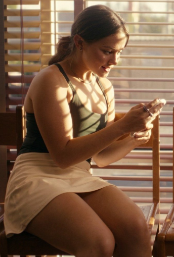 ludwigbrazos's tweet photo. shove the fat thighs up against her chest while she sits there on the chair, hook your arms under her knees and around the back of the chair to keep her in place, and then just fuck the everloving shit out of that fat meat until the force of the thrusts into her snaps the chair https://t.co/okghgJcORK