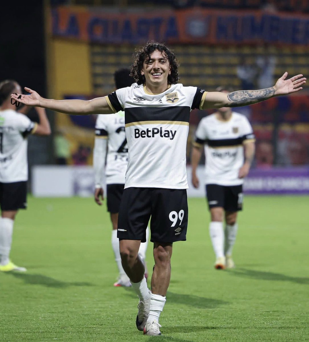 PSierraR's tweet photo. 🚨 #AtléticoNacional ya le envío una propuesta a Ian Poveda (26). Es el extremo apuntado, como se contó en exclusiva. El nacido en Londres no tenía en sus planes Colombia, pero el interés del ‘verdolaga’ lo ha hecho cambiar de parecer. No hay acuerdo ni está cerrado aún 🟢⚪️ https://t.co/tvLyD2eDqU