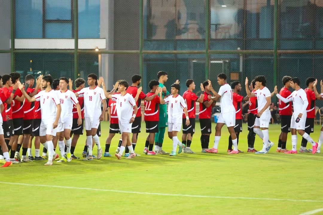 EFA's tweet photo. منتخب الشباب يفوز على نظيره الأردني (2 – 0) ودياً 🗒️🔴

فاز منتخبنا الوطني مواليد 2007، على نظيره الأردني (2 – 0) في المواجهة، التي جمعت الطرفين على أحد ملاعب مراكز المنتخبات الوطنية بمدينة 6 أكتوبر، وأدارها الحكم محمد حليم الترجمان.

أحرز هدفي منتخب مصر محمد حمد في الدقيقة 42، وأنس رشدي في الدقيقة 55.

ويلتقي المنتخبان مجددا يوم الجمعة المقبل، في إطار استعدادهما لخوض التصفيات المؤهلة لكأس أمم الشباب في أفريقيا وآسيا.

حضر اللقاء الدكتور مصطفي عزام الأمين العام للاتحاد، والكابتن شوقي غريب المدير الفني للاتحاد.
