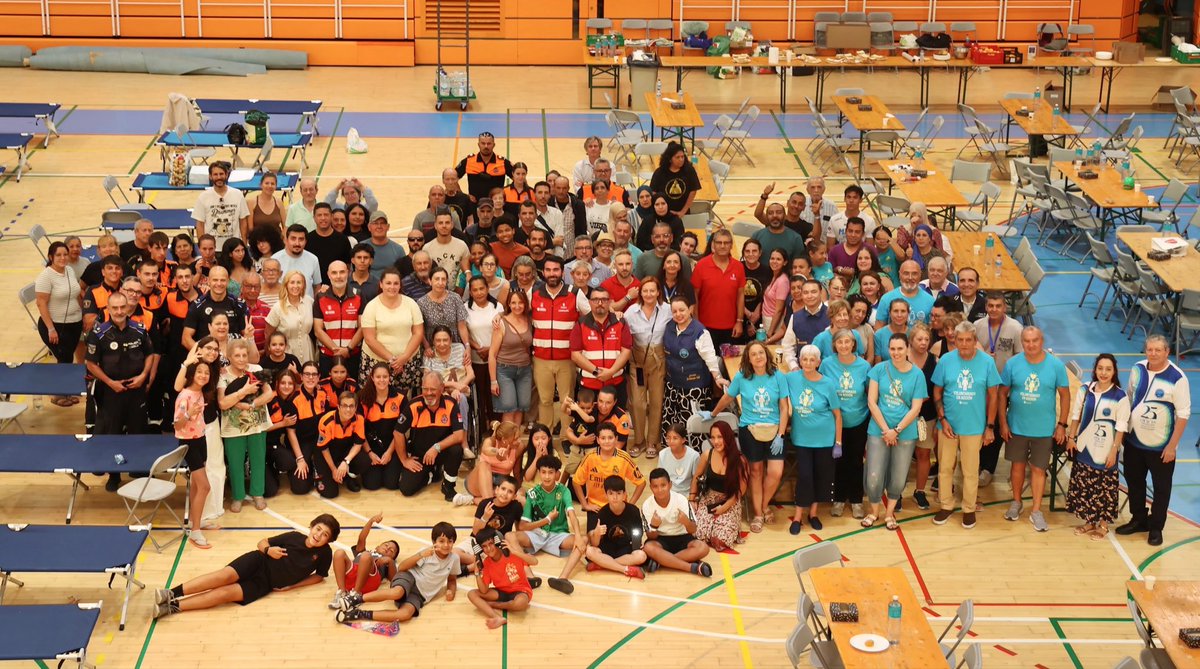 Alcobendas_ayto's tweet photo. 💙 ¡Buen viaje, talegueros! Alcobendas siempre será vuestra casa.

Hoy despedimos con el corazón encogido a los vecinos de #Navalagamella que durante estos días han formado parte de nuestra gran familia. Nos alegra profundamente que por fin podáis regresar a vuestro hogar. https://t.co/mRioU13W3i