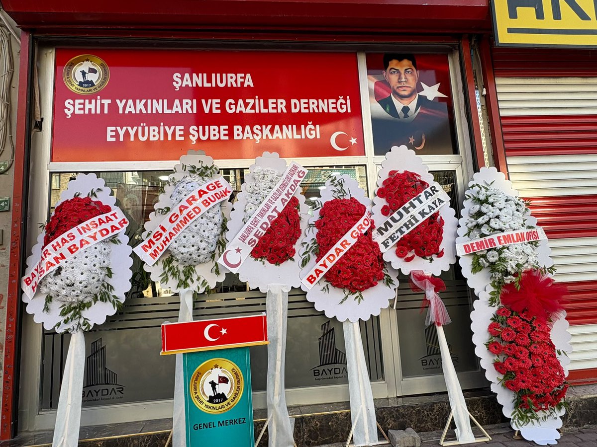 sanl_vesehityak's tweet photo. Eyyübiye Şube Başkanlığımız Açıldı

 Eyyübiye Şube Başkanlığımızın açılışını yoğun katılımla gerçekleştirdik

Katılım sağlayan protokol üyelerine, şehit ailelerimize, kahraman gazilerimize ve tüm hemşehrilerimize teşekkür ediyor; şubemizin Eyyübiye’mize hayırlı olmasını diliyoruz https://t.co/Y1aYnn0q80