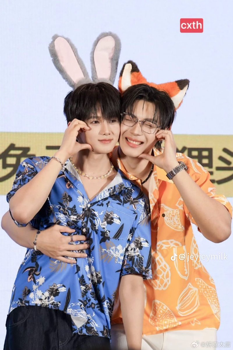 falln__'s tweet photo. thanking bl gods every night cause they are official and will have more projects together😭

#ToptapMinlee https://t.co/asXaX7h6tM