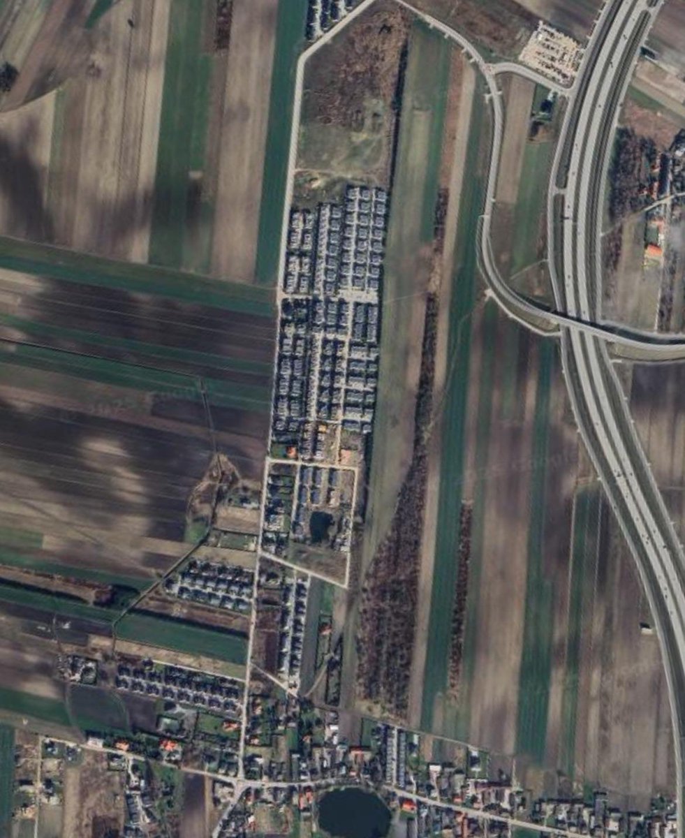 mlcakmartin94's tweet photo. Víte proč v Polsku staví levněji? Protože většina nové výstavby vypadá takhle. 
Neexistující urbanistické koncepce. Chybějící vybavenost. Neřešení dopravní dostupnosti. Jen namátkou. https://t.co/pjdqaWJJ88