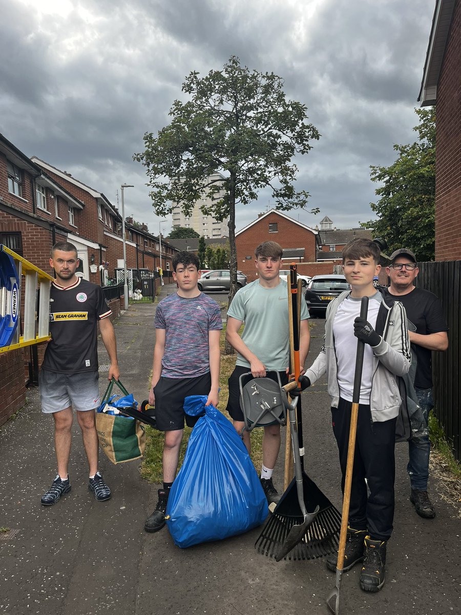 artilleryyc's tweet photo. Two pensioners gardens tackled tonight, cutting back weeds and overhanging shrubs to bring their outdoor spaces back to life. It’s a brilliant life lesson for these lads it really is…the residents were over the moon. https://t.co/KGfYVtb2Pd