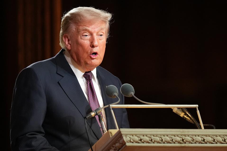 Forbes's tweet photo. Trump Admits He 'Shouldn't Have' Shared Lindsey Graham’s Phone Number
https://t.co/vFnIKTAFSu https://t.co/DldMLQRqfu