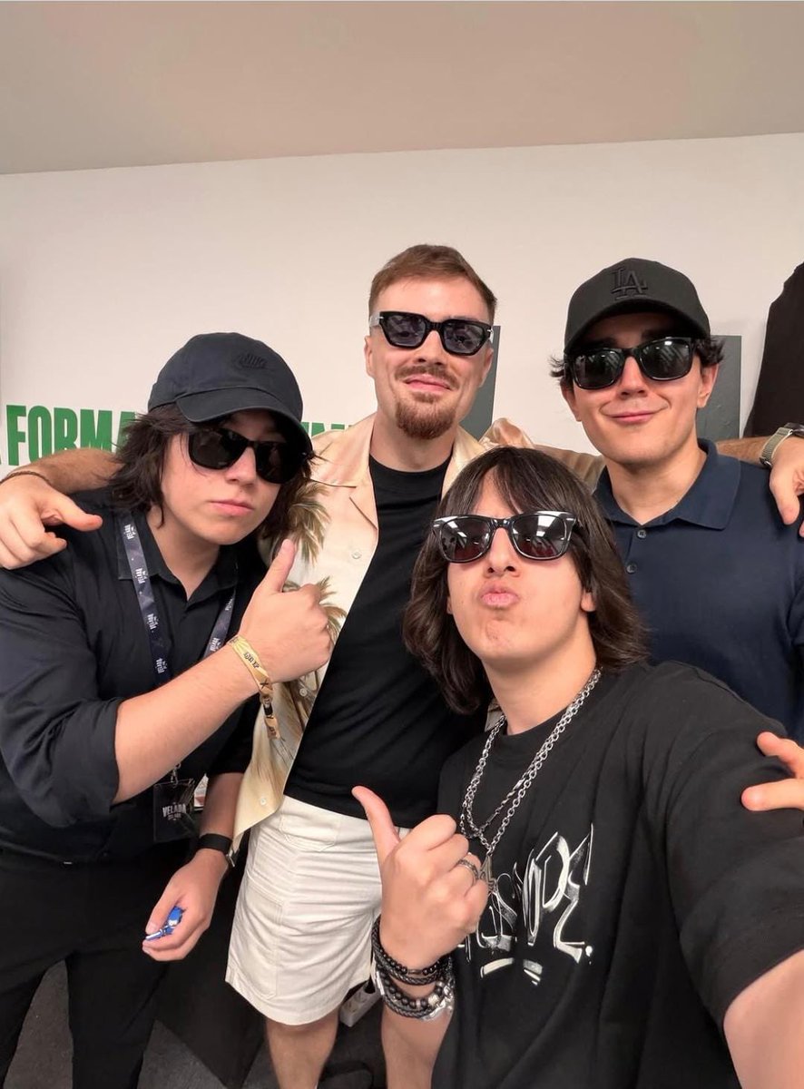 QuackityInfo's tweet photo. ➡️ ¡Quackity aparece en el post de Instagram de @/roierr! https://t.co/XPMZ6ggw1x