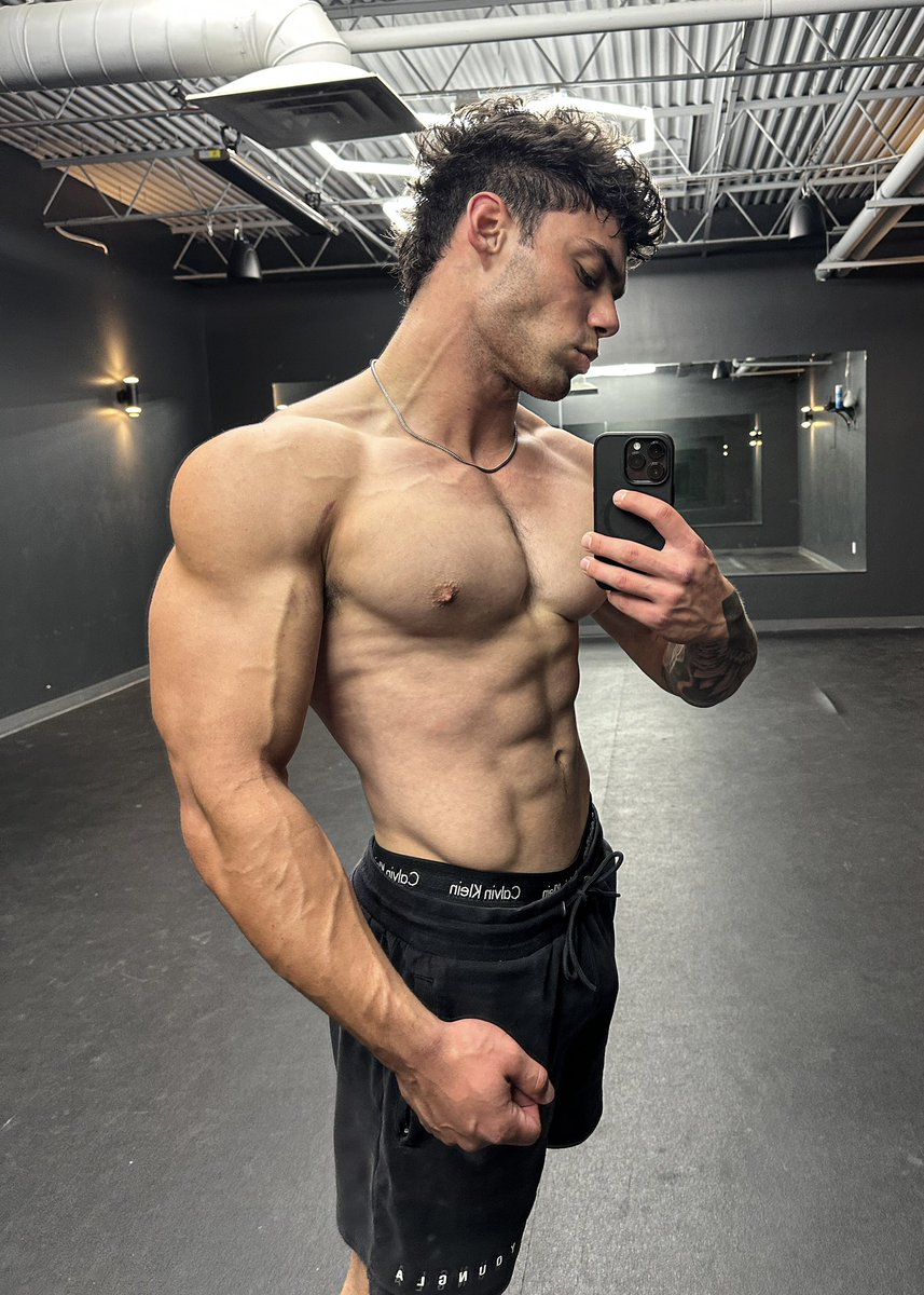 MasterDavid06's tweet photo. This is what a real man looks like
#malefindom #cashgod #alpha https://t.co/jUpeqUMgUJ