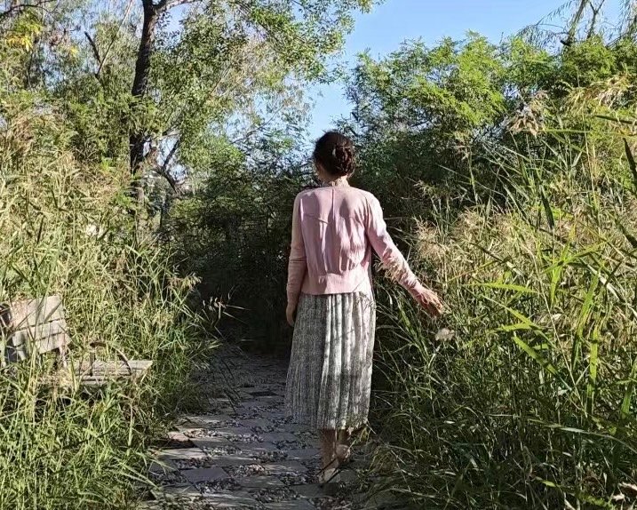 RosamondPucket's tweet photo. [A 10-minute daily walk boosts immunity, eases stress, and improves sleep quality—small steps, big health wins!]， https://t.co/aHqpX9OhaC