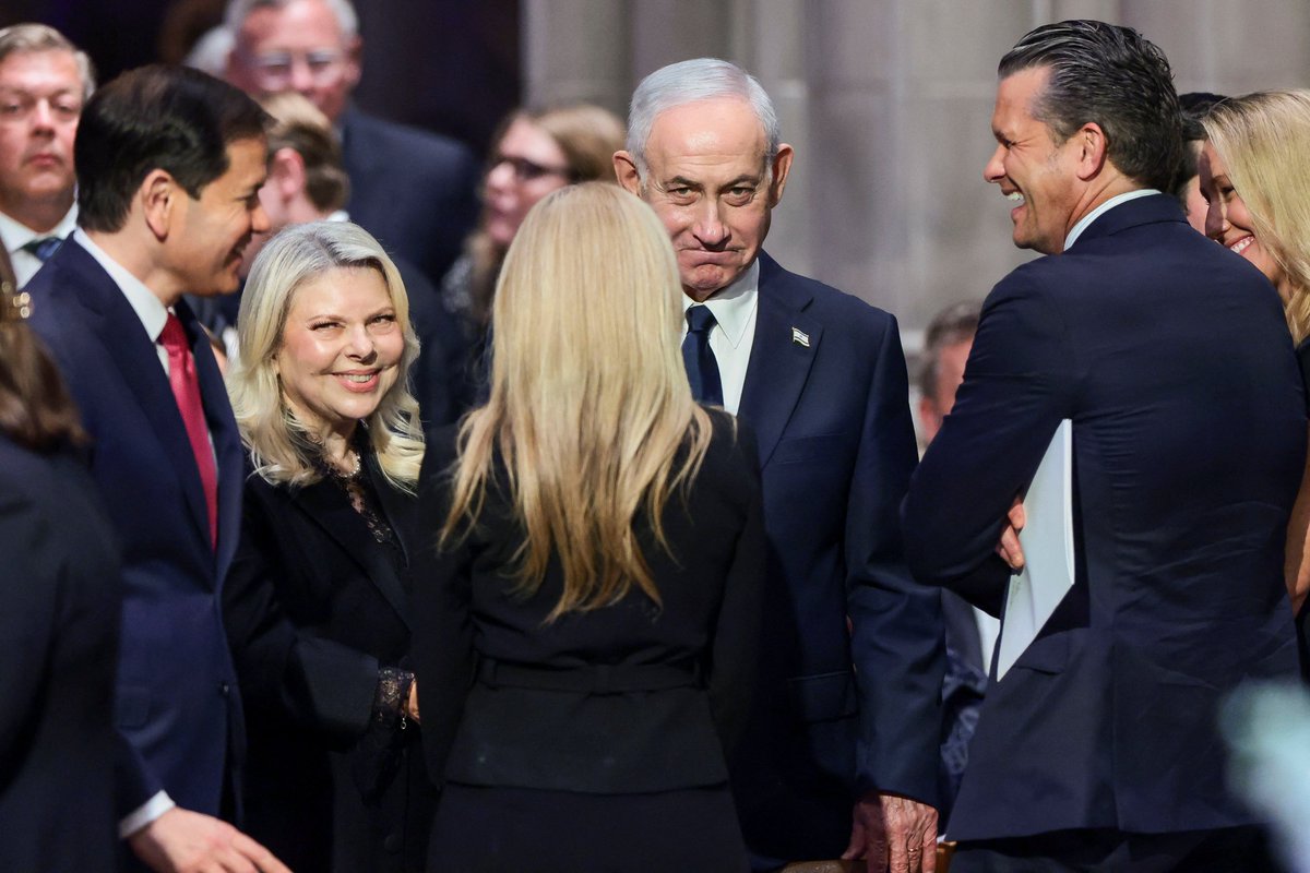 AJEnglish's tweet photo. Israel's Prime Minister Benjamin Netanyahu and Ukraine's President Volodymyr Zelenskyy attend Senator Lindsey Graham’s funeral at Washington National Cathedral.

🔴 LIVE updates: https://t.co/X1QhB7dOGk https://t.co/KunnUxnrJq