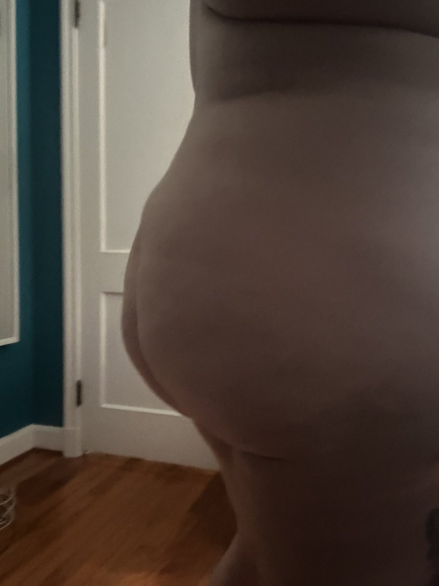 DragonnessClair's tweet photo. Cake cannot be contained 
#bbw #milf https://t.co/7GFHmfphaj