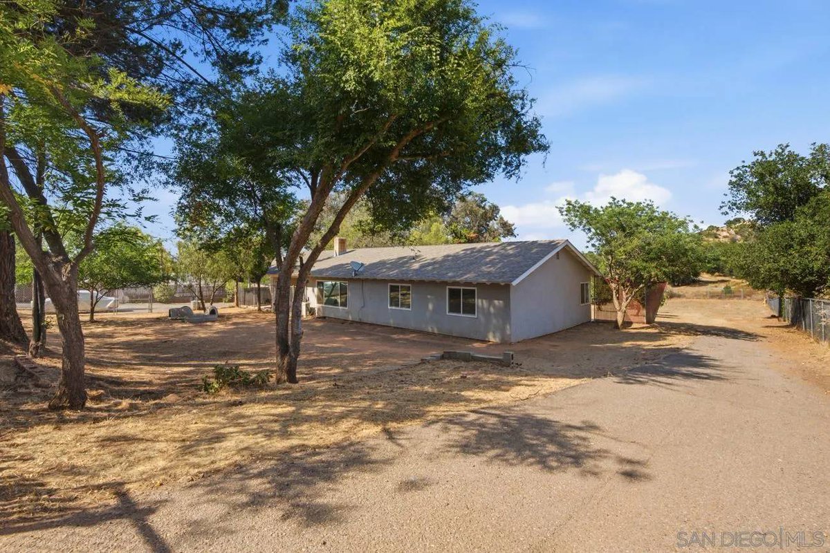RamonaRealtor4U's tweet photo. Step into your next home this Sunday! ✨

Open House: 8/2, 12–3pm
Address: 15773 Oak Valley Rd., Ramona, CA 92065
Renovated, fenced 0.92-acre lot, 3 bed, 2 bath.

More: https://t.co/dWtYzUNSBA

Contact Tina: tinawrightrealtor@gmail.com https://t.co/ssAWr9FYzR