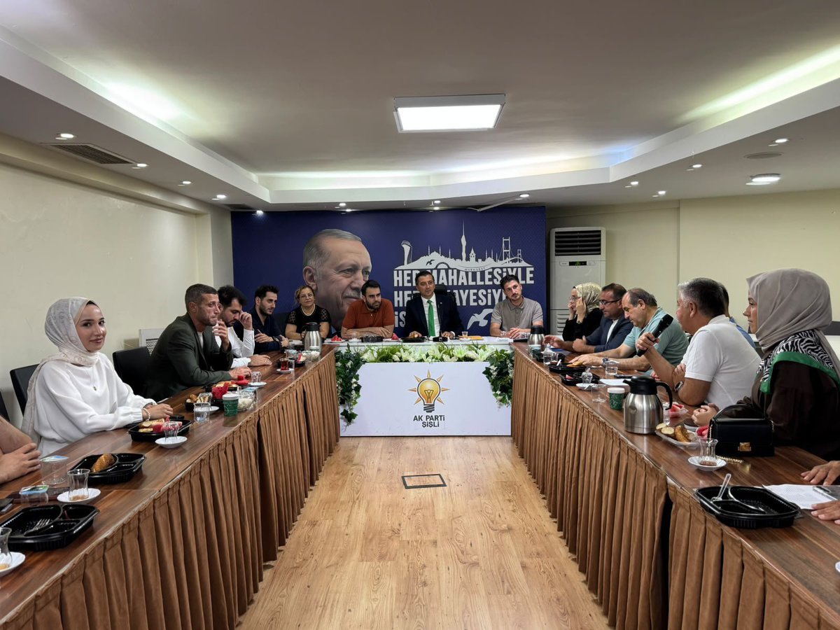 AKPartiSisli's tweet photo. İlçe Başkanımız Sn. Serkan Polat’ın başkanlığında haftalık olağan İlçe Yönetim Kurulu Toplantımızı gerçekleştirdik.

Toplantımızın hayırlara vesile olmasını temenni ediyoruz.

@abdullahozdemir 
@srkplt 
@meozkaya 
@oeyoruk
@akpartiistanbul https://t.co/Acd5yvYpBK
