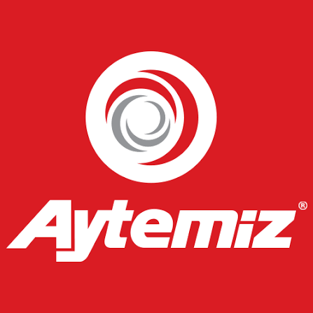 tuketicideney's tweet photo. Van’da Aytemiz istasyonundan alınan benzin sonrası araçta yakıt sisteminde su tespit edildi; aile otoyolda tehlike atlattığı ve 25.000 TL zarara uğradı!

♦️Takipçi şikâyeti:

“03.07.2026 tarihinde Van İpekyolu’nda bulunan Aytemiz UGURSAN Akaryakıt istasyonundan aracıma benzin ve LPG aldım.

Yakıt alımından önce aracımın tüm periyodik bakımları yapılmıştı ve motor, yakıt sistemi ya da LPG sisteminde herhangi bir sorun yoktu.

06.07.2026 tarihinde ailemle birlikte Van’dan Antalya’ya doğru yola çıktık.

Yolculuğun ilk bölümünde aracım LPG ile sorunsuz şekilde çalışıyordu.

Diyarbakır’da verdiğimiz molanın ardından aracı yeniden çalıştırdığımda, araç henüz benzinle çalışırken teklemeye başladı.

Kısa süre sonra araç LPG’ye geçince tekleme tamamen kesildi.

Yaklaşık 400 kilometre sonra Gaziantep-Osmaniye Otoyolu Bahçe ilçesi civarında LPG bitince araç yeniden benzine geçti.

Benzine geçtiği anda araç şiddetli şekilde teklemeye başladı ve seyir hâlindeyken stop etti.

O sırada araçta eşim ve küçük çocuğum da vardı.

Otoyolda yaşadığımız bu olay nedeniyle can güvenliğimiz ciddi şekilde tehlikeye girdi ve aracı güçlükle emniyet şeridine çekebildik.

Daha sonra çekici yardımıyla araç servise götürüldü.

Antalya’ya ulaştığımızda araç detaylı şekilde incelendi.

Yapılan teknik incelemede yakıt sisteminde benzin içerisinde su tespit edildiği belirtilerek yakıt deposu söküldü, depo ve yakıt sistemi temizlendi.

Düzenlenen e-Arşiv faturasında da yakıt sisteminde benzin içerisinde su tespit edilmesi nedeniyle temizlik işlemi yapıldığı açıkça yazıyor.

Depodan alınan yakıt numunesi, fotoğraflar, ustanın tespiti dile getirdiği video kayıtları, servis belgeleri ve ödeme dekontları tarafımda mevcut.

Bu süreçte çekici ücretleri, servis ve işçilik giderleri, buji değişimi, zorunlu otel konaklaması, yakıt deposunun sökülüp temizlenmesi, yeniden yakıt alınması ve diğer harcamalar nedeniyle yaklaşık 25.000 TL maddi zarara uğradım.

08.07.2026 tarihinde Aytemiz Müşteri Hizmetleri’ni arayarak resmi şikâyet oluşturdum.

Yaklaşık bir gün sonra yapılan dönüşte, istasyondaki yakıt depolarında herhangi bir sorun tespit edilmediği ve yaşanan olayın kendileriyle ilgili olmadığı bildirildi.

Daha sonra ilgili istasyon müdürüyle de görüştüm.

Kendisi de Aytemiz tarafından arandığını, olay tarihine ilişkin yapılan kontrollerde olumsuzluk tespit edilmediğinin kendisine aktarıldığını söyledi.

Ben ise elimde yakıt numunesi, fotoğraflar, video kayıtları, teknik servis belgeleri ve ödeme dekontları olduğunu belirterek hukuki yollara başvuracağımı ilettim.

Yaşadığım mağduriyet nedeniyle avukat aracılığıyla hukuki süreci başlatmış bulunuyorum.

Amacım herhangi bir kişi ya da kurumu peşinen suçlamak değil; yaşadığım sürecin belgelerle incelenmesini sağlamak ve benzer mağduriyet yaşayan kişiler varsa onların da sesini duyurmak.

Aytemiz’den, bu olayın tüm yönleriyle yeniden incelenmesini, maddi zararımın karşılanmasını ve yakıt güvenliğiyle ilgili kamuoyuna net bir açıklama yapılmasını talep ediyorum.” (görsel temsilidir.)