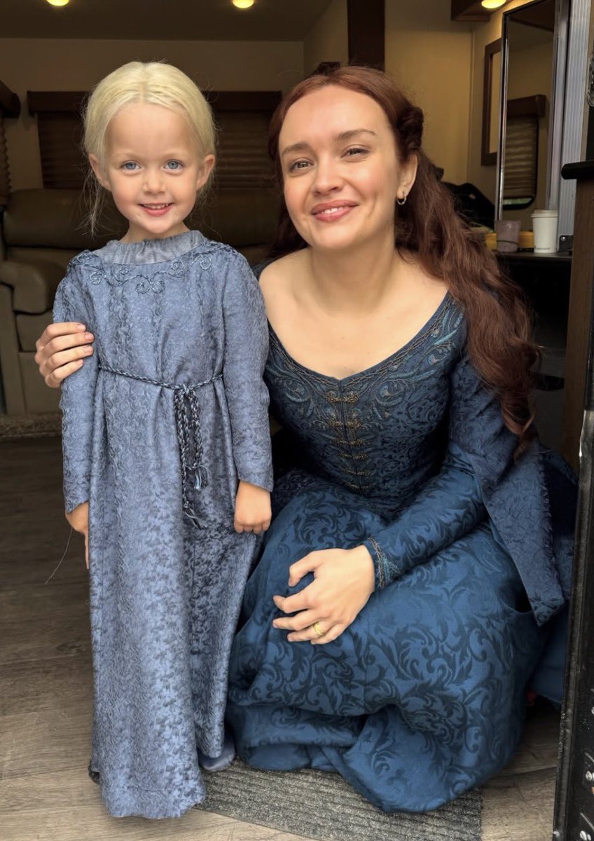 thinkercooke's tweet photo. olivia cooke and ziggy (jaehaera) behind the scenes of ‘house of the dragon’ s3 https://t.co/zjJ8HTWgkU