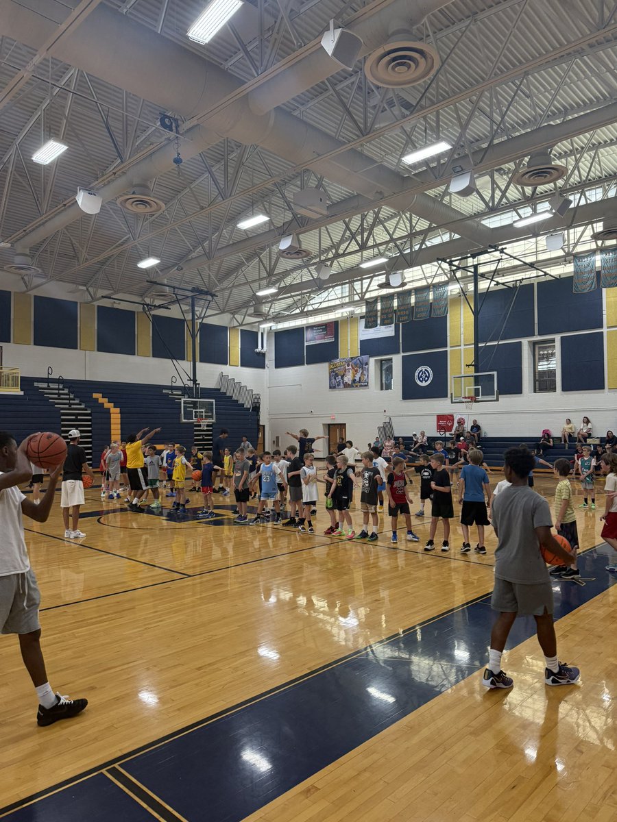 GrandLedgeMBB's tweet photo. 2nd day of camp in the books. Look forward to two more days with just as much energy! 
#gocomets https://t.co/xsmDoVxl4k