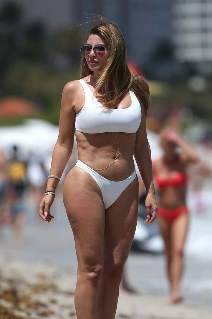 Heroineonly's tweet photo. She has such a strong body, perfect outfit and gorgeous look 😍😍 https://t.co/ieva6wuqcM