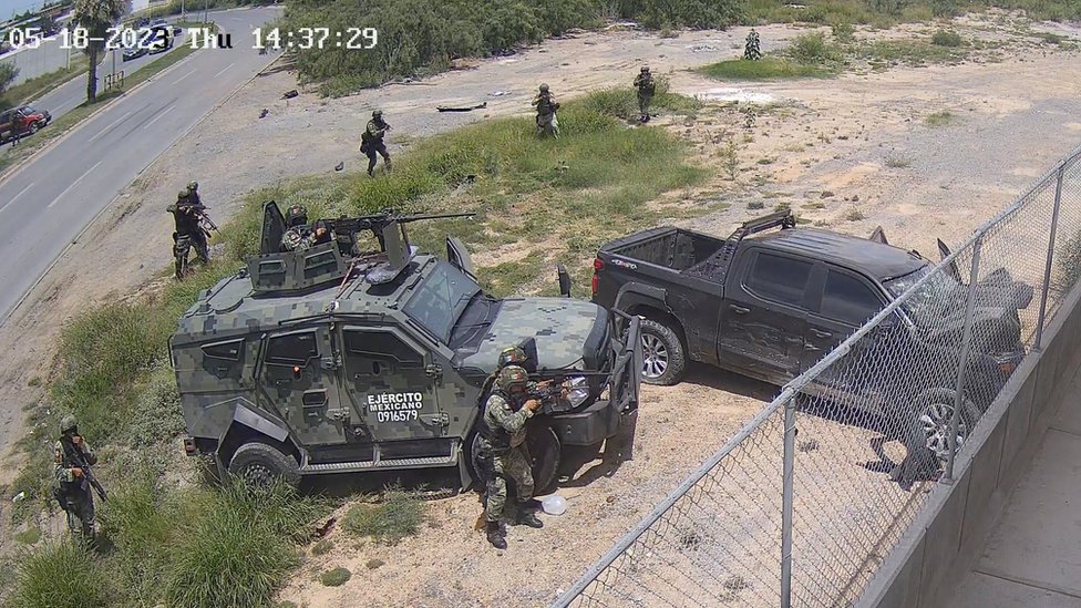 HSegadas's tweet photo. México : Policiais estaduais entraram em confronto com um grupo de homens armados em Guerrero, Chihuahua, forçando-os a fugir; um dos homens armados foi morto
https://t.co/s9s9sJCBUQ https://t.co/fwLdyiZOy7