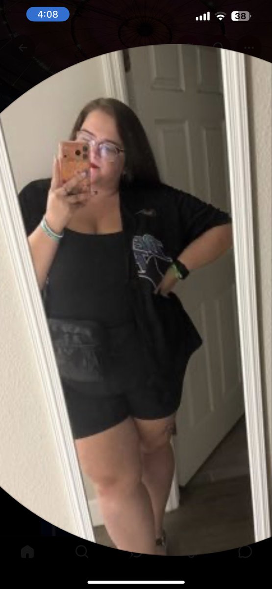 dielegend69's tweet photo. @lizaboth Worried about the Middle East when u should be worried bout that mirror😭😭 https://t.co/Tzl2raOS2M