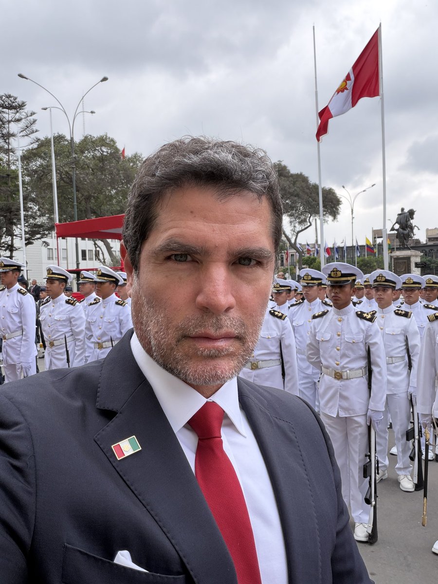 EVerastegui's tweet photo. Hoy tuve el honor de asistir al Congreso de la República del Perú para la juramentación de la presidente @KeikoFujimori

Le deseo el mayor de los éxitos en esta nueva responsabilidad. Que Dios le conceda la fuerza, la prudencia y la sabiduría para guiar al Perú por el camino de la verdad, la justicia, la libertad y el bien común.

¡Que Dios bendiga al Perú! 🇵🇪🙏