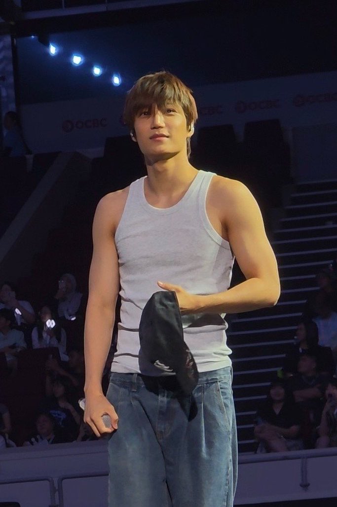 nothingonini's tweet photo. THESE PICS OH MY GOD ??&amp;#%?£?¥ https://t.co/f3fQDZnnPL