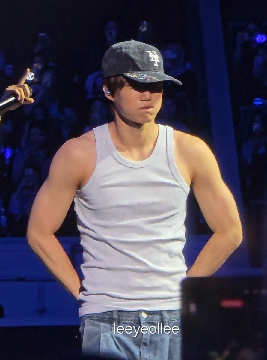 nothingonini's tweet photo. THESE PICS OH MY GOD ??&amp;#%?£?¥ https://t.co/f3fQDZnnPL