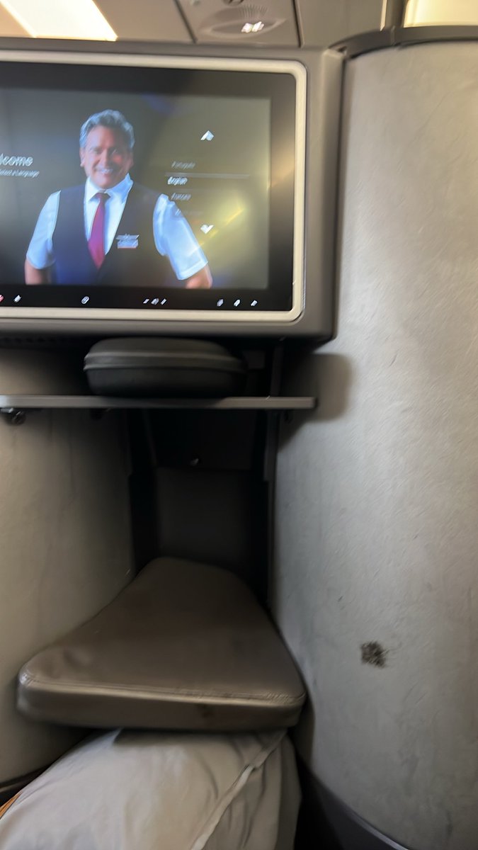 JawsMJ's tweet photo. @AmericanAir AA4 today’s scheduled LAX JFK the dirtiest business class seats I have seen and flown on. The seat sags for a flight nearing 6 hours  #filthy https://t.co/zMrLe2mYSS
