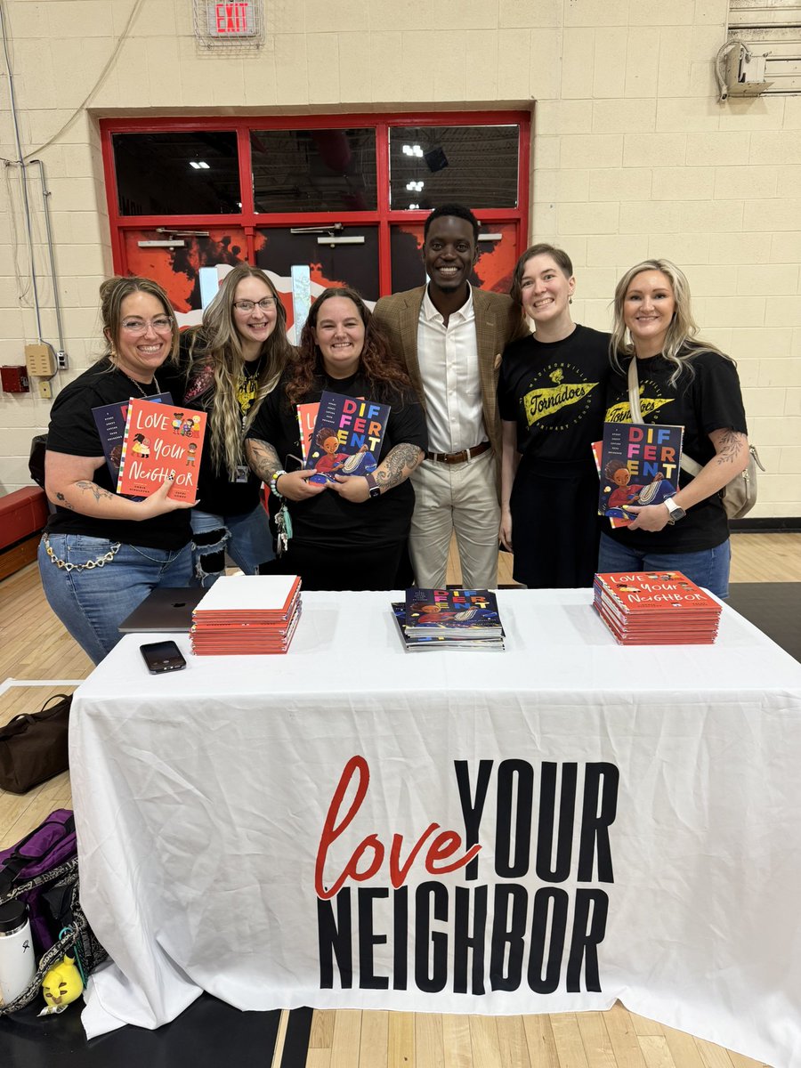 csingleton__2's tweet photo. It was such an honor to kick off the school year by speaking to over 400 school staff for Monroe County Public Schools. 
-
After speaking I headed to a local Mexican restaurant and being the amazing hospitable people they were, someone paid for my meal. I figured I’d return the favor and bought lunch for the 20 or so teachers there. As we start school, let’s remember to thank every single person that takes care of our kids. From the bus drivers, the school nurses, the counselors, school nutrition staff and more. Thank you!
-
https://t.co/oJs9PM6dXI
-
#CantLetMomsDown