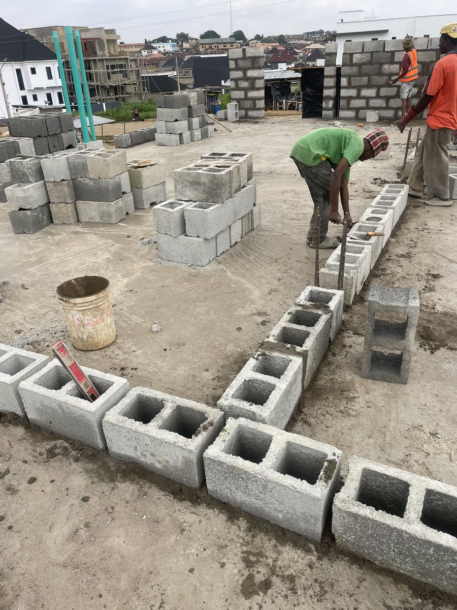Manya196's tweet photo. Slide 1: Filling 🏗️
Slide 2: Foundation ✅
Slide 3: Wall partitioning 🧱
Slide 4: Lintel ☑️
…keep trusting the process.🤝
#ConstructionEngineering 👷🏽♂️ https://t.co/OiP9dqihRg
