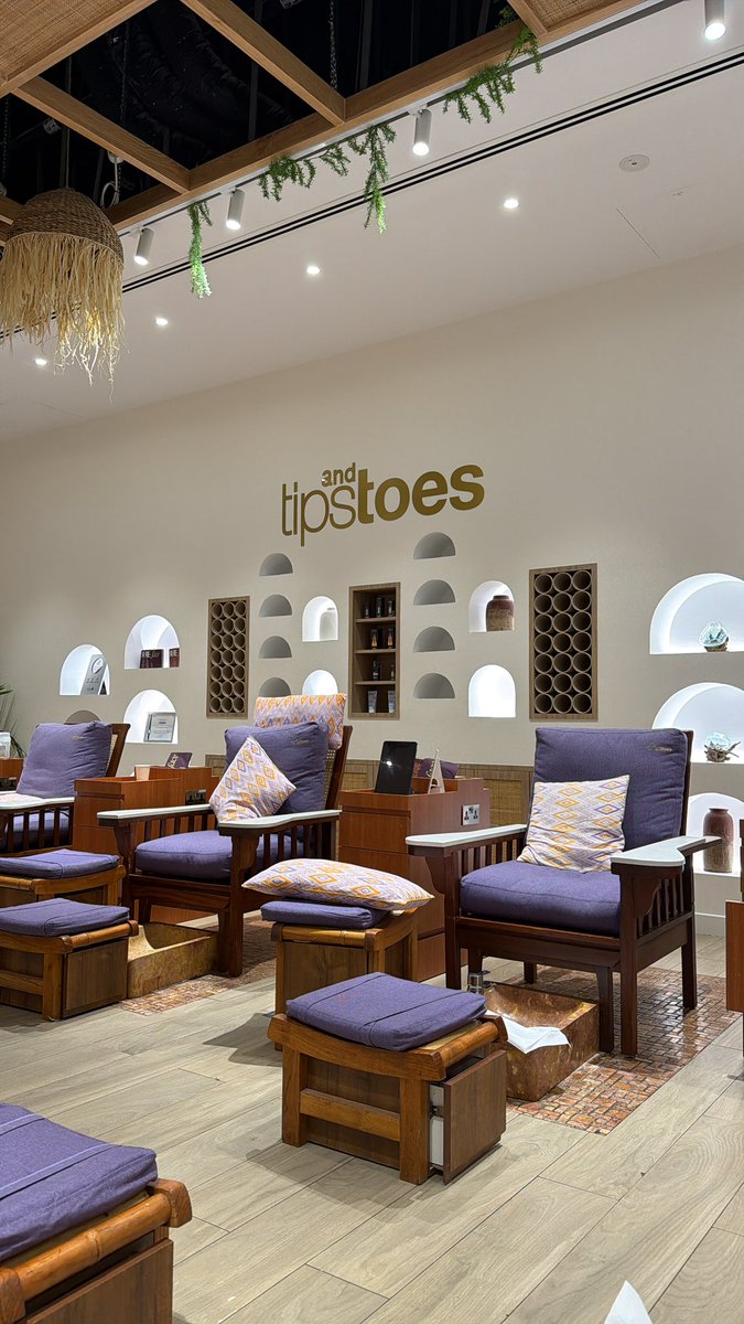 annepredictable's tweet photo. Pedi &amp; Foot Massage 😌 @tipsandtoesme https://t.co/5NyfJMwxun