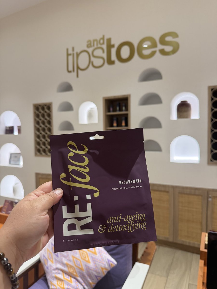annepredictable's tweet photo. Pedi &amp; Foot Massage 😌 @tipsandtoesme https://t.co/5NyfJMwxun